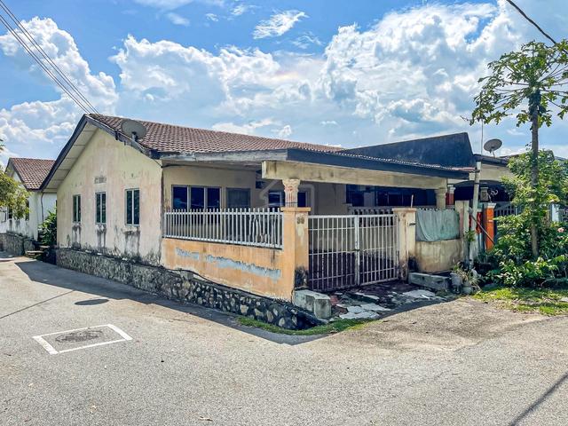 Spacious Endlot One Storey Terrace House Semenyih Best Deal! 1