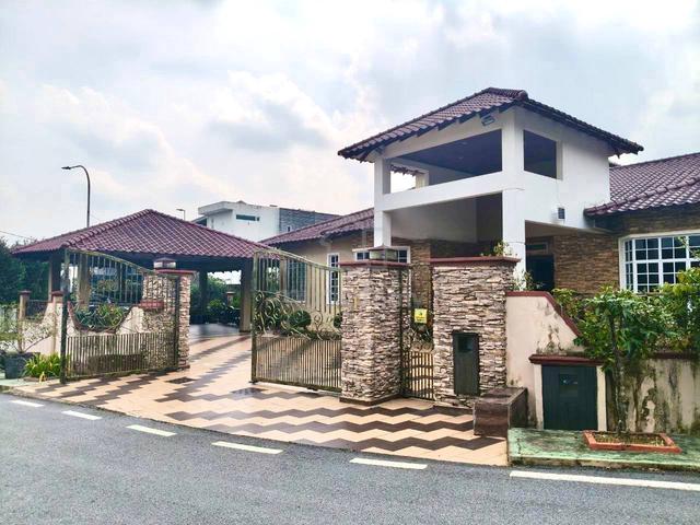 Bungalow 1.5 Storey Renovate Jalan Pekaka Kota Damansara Petaling Jaya 1
