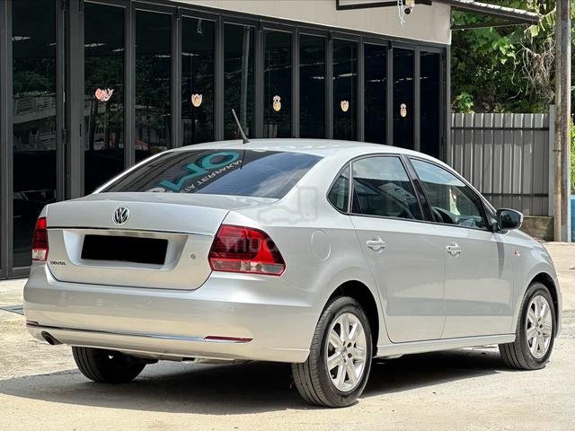 2017 Volkswagen VENTO 1.6 FACELIFT (A) LOAN / CASH - 4
