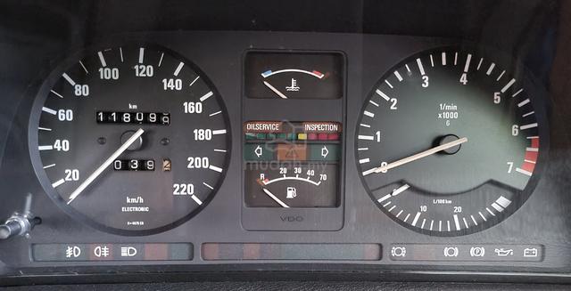 BMW E28 520i (M) 5-speed  - 3