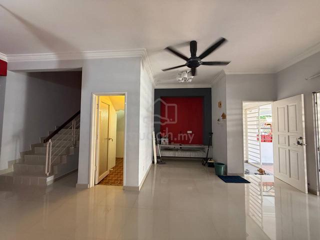 FREEHOLD RENOVATED Double Storey Terrace Taman Bukit Subang Shah Alam 1