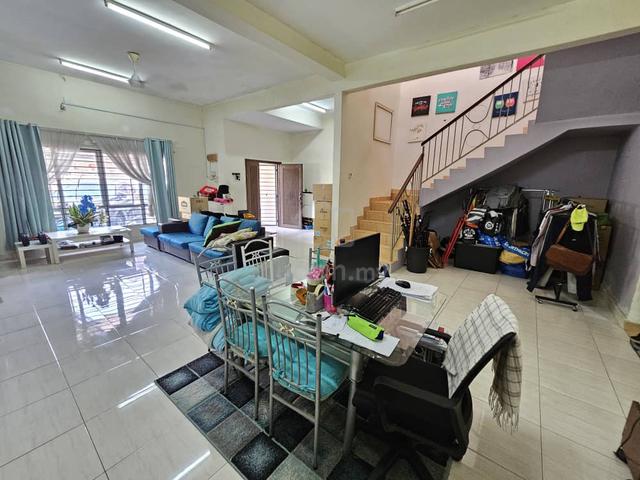2 Storey House 24x70 Taman Prima Tropika Putra Permai Seri Kembangan 1