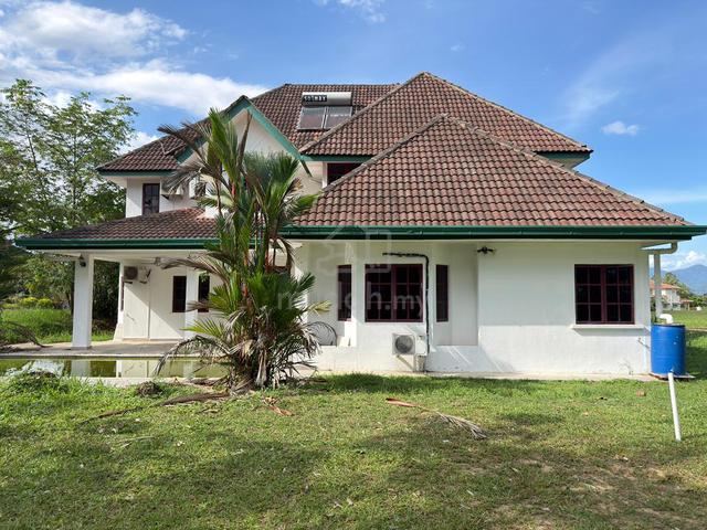 A big bungalow house with swimming pool 1