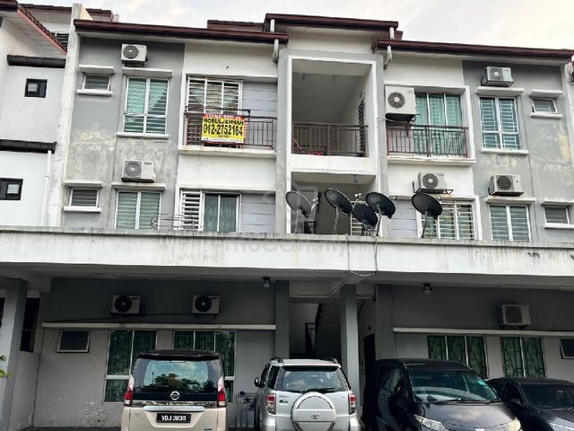 (low Booking) Renovated Townhouse Taman Tropika 2, 1