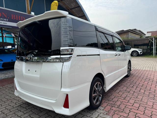 2022 Toyota VOXY 2.0 ZS KIRAMEKI III (A) GRADE 5 - 4