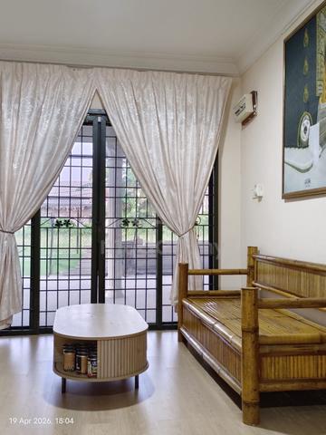 TUARAN Kg Lok Batik, Share Room 1