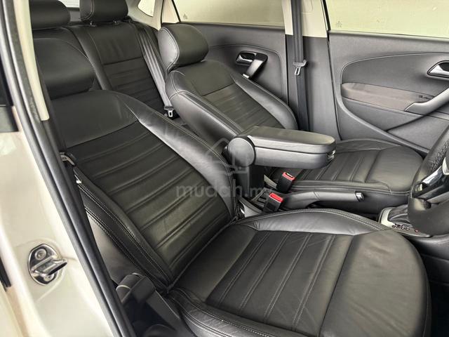 Volkswagen Vento 1.6 Comfortline (A) FL One Owner - 4