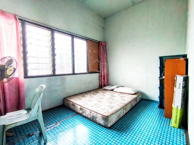 Room For Rent Central Road 1