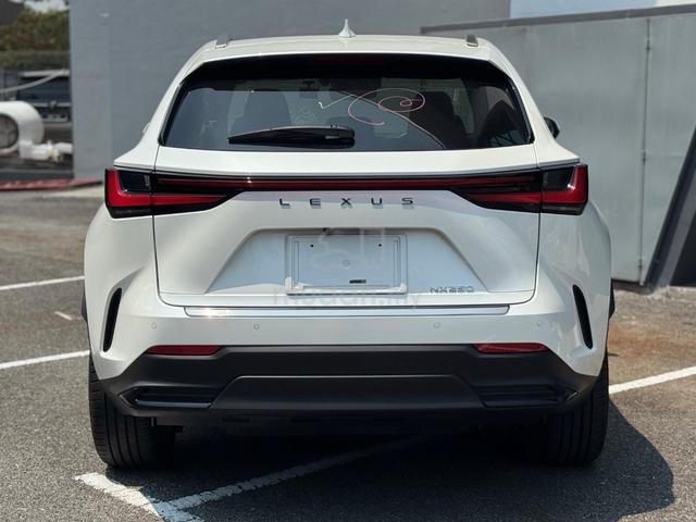 2023 Lexus NX250 2.5 Version L White Interior 21K - 4