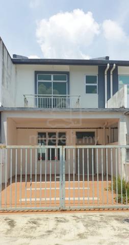 Pulai Indah Double Storey House for Sale, Johor (4room 3bath) 1