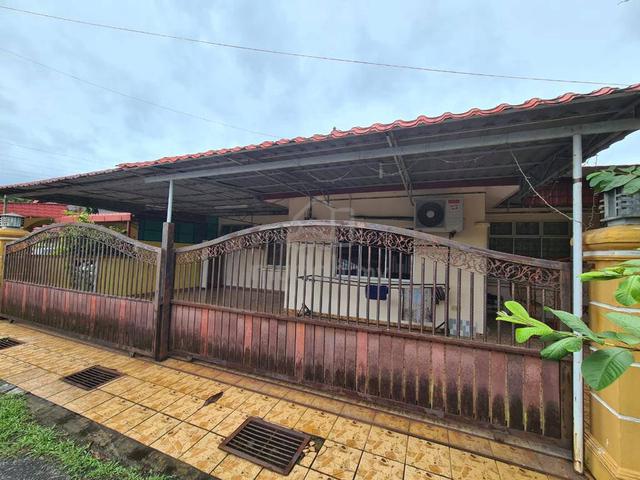 Renovated single storey semi detached taman panchor jaya paroi 1