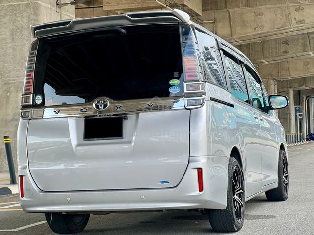 2018 Toyota VOXY X 2.0 FACELIFT FULL LEATHER SEAT - 2