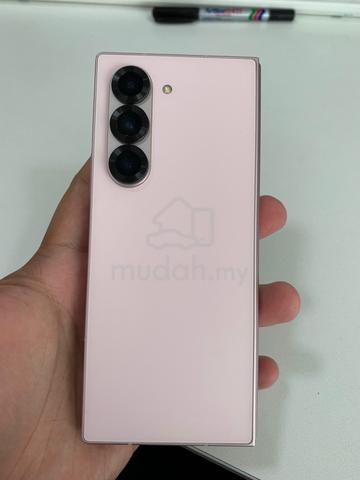 Samsung Galaxy Fold 6 - photo 2 of 4