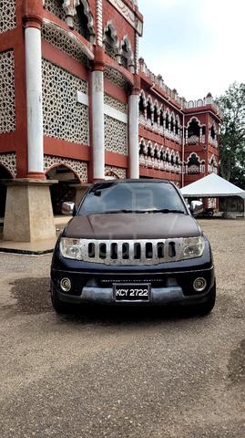 Nissan Navara D40 auto 2.5 - 4