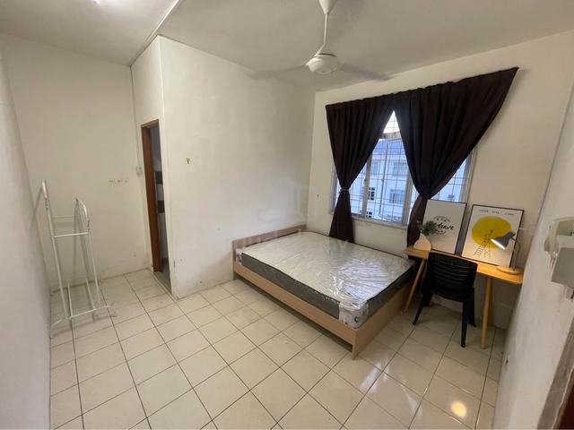 Bilik Master Perempuan sahaja Di Angkasa Apartment Menggatal 1