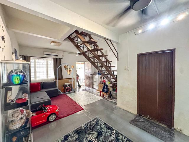 RENOVATED Double Storey Taman Puchong Indah Low Cost 1