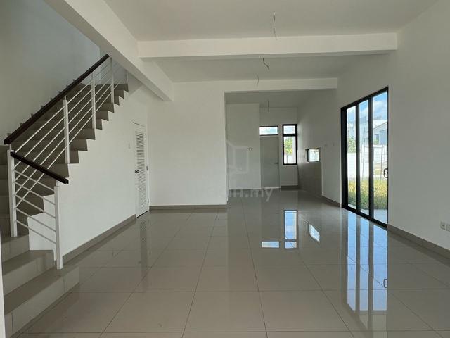 Green Avenue Corner Lot @ Adda Heights 1