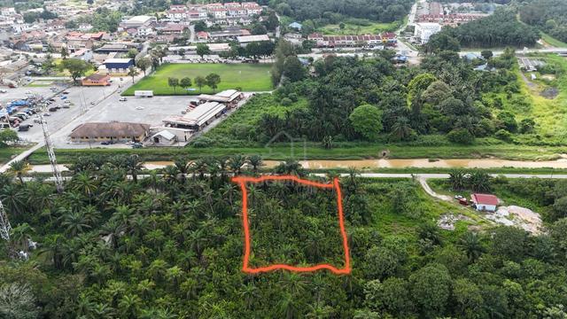 Tanah Tepi Pasar Pekan Salak Tinggi Sepang 1