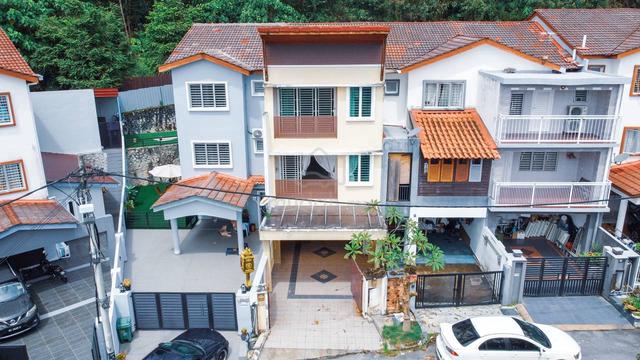 3 STY Fully Renovated Taman Bukit Permata 1