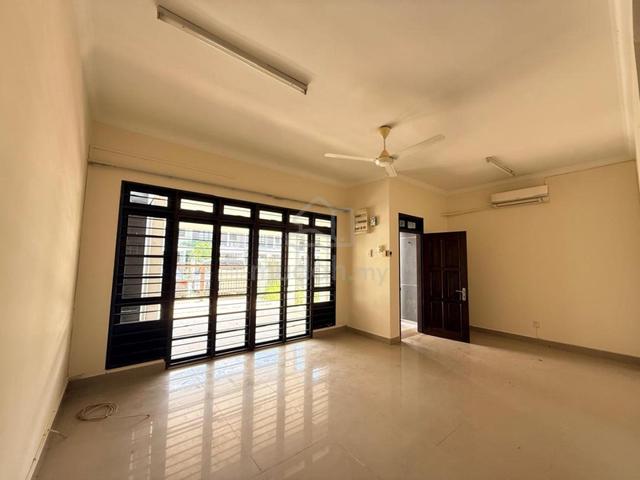 Bandar Kinrara Seksyen 5, 2.5 Storey Sperlink Terrace House, Puchong 1