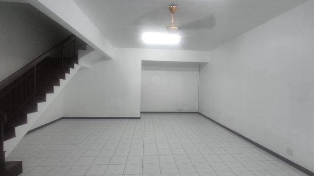 Double Storey House For Rent 20x70 4R3B Basic Unit Bukit Tinggi Klang 1