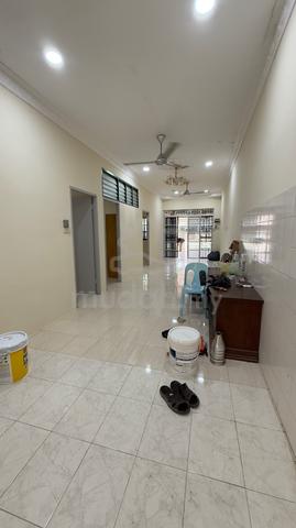 Huge 1tibgkat terrace sudah renovated habis, tak Ada downpayment give 5