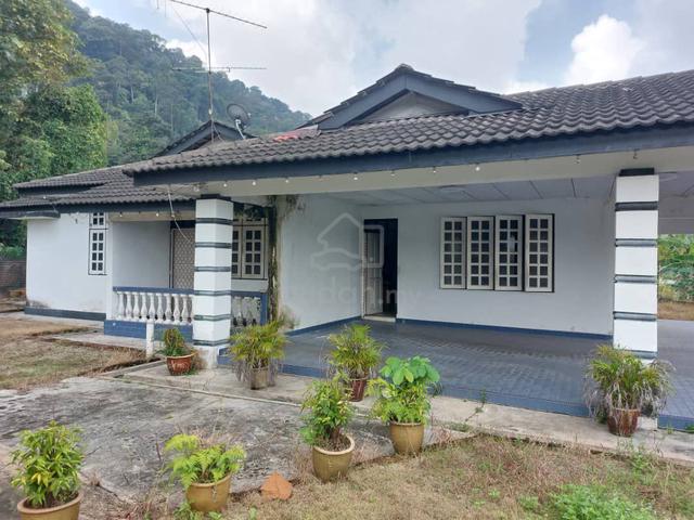 Bungalow Kg Istana, Batu Pahat. 1