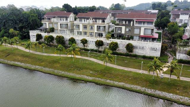 (Lake View,Freehold) 2.5 Sty Semi D, Desiran Bayu Presint 16,Putrajaya 1