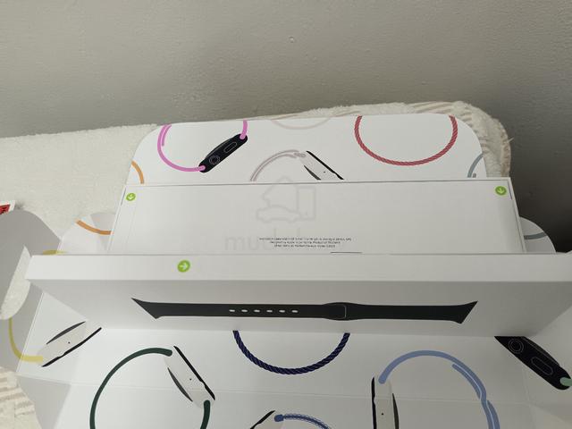 [BRAND NEW/SEALED] Apple Watch SE 3(Midnight 44mm) - photo 4 of 4