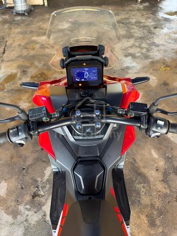 Honda ADV 160 (low millage 6k only) - photo 3 of 8