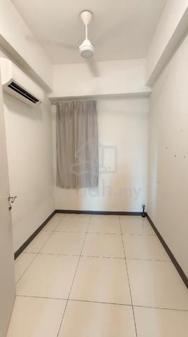 Small room with common bathroom 1