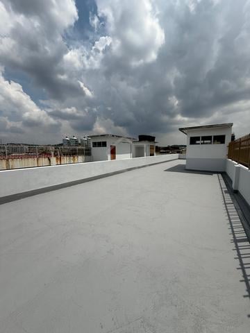 Rooftop space in Seri Kembangan to rent 1