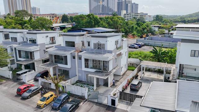 FREEHOLD GUARDED Semi-Detached House Garden Villa, Seksyen 5, Bangi 1