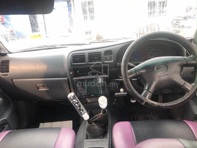 2003 Toyota HILUX 2.5 SR TURBO KDN165 (M) - 4