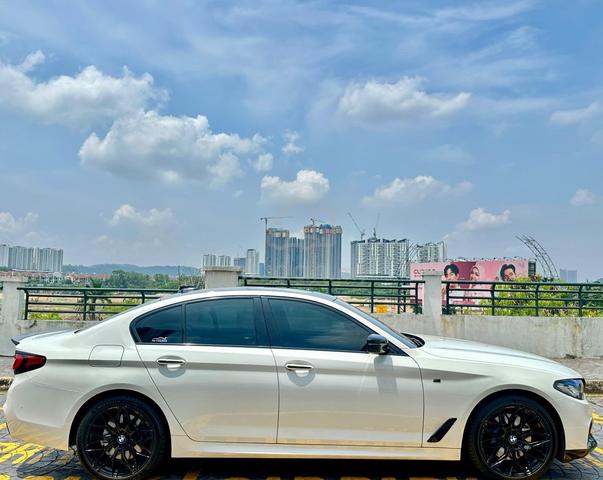 CONVERTED FACELIFTš„2017 BMW 530i 2.0 M-SPORT G30 - 4