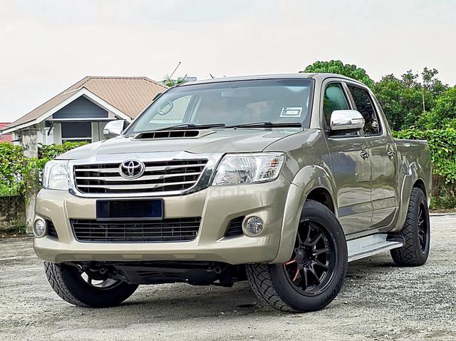 2011 Toyota HILUX 2.5 G FACELIFT (A) - 4