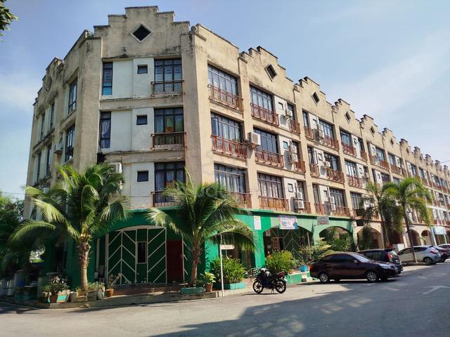 Plaza Mahkota 1