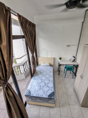 Universe height room near USM 1