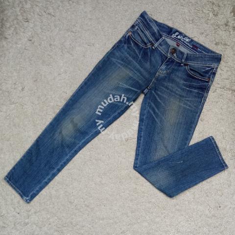 Levi's San Francisco Demi Curve Skinny Jeans - Clothes for sale in Johor  Bahru, Johor
