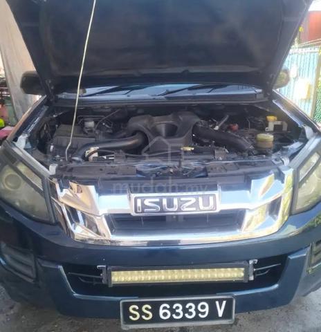 2017 Isuzu MU-X 2.5 4x4 FACELIFT (A) - 4