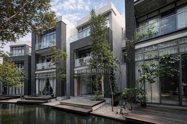 Triple Storey Bungalow Lake Villa Mirage by the Lake, Cyberjaya 1