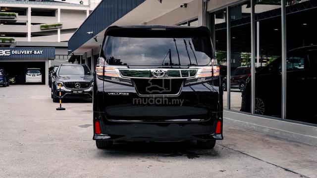 Toyota VELLFIRE 2.5 ZG P.SEAT L.SEAT S.ROOF 2018 - 4