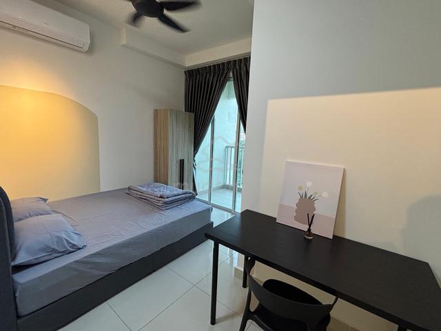 Female Master Rom Suasana Damai Fuly Furnish 6 mins walk distan to MRT 2