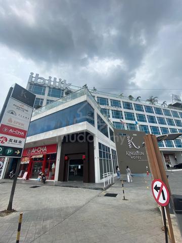 MAINROAD! Shoplot (HOTSPOT) 1800sf groundfloor 1