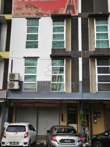 Ground Floor of The Three Storey shoplot 1
