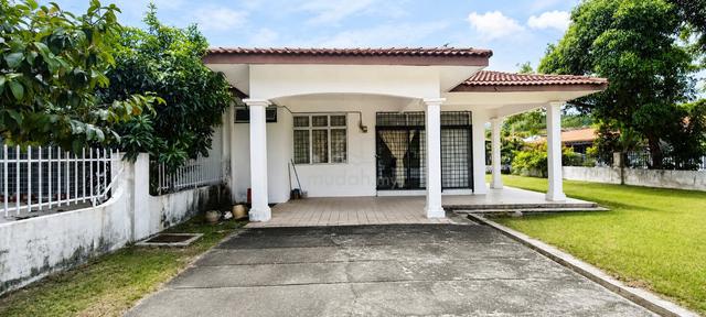Corner Lot Semi-Detached Single Storey House BBST Salak Tinggi 1