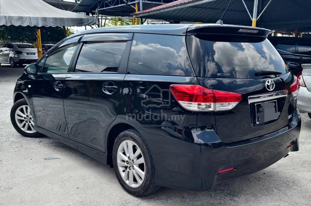 2010 Toyota WISH 2.0 G (A) boleh loan kedai - 2