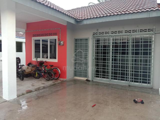 Bilik Master Rumah Semi D, Kampung Lombong, Shah Alam 1