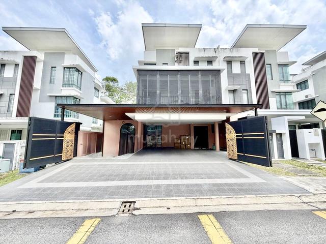 Fully Renovated With Pool 3 Storey Semi D Lambaian Residence Bangi 1