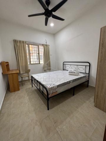 Single, Couple Room Landed House in Sg Buloh, Selangor 1